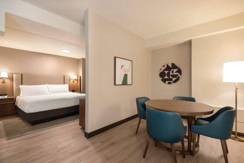 Holiday Inn and Suites Vancouver Downtown