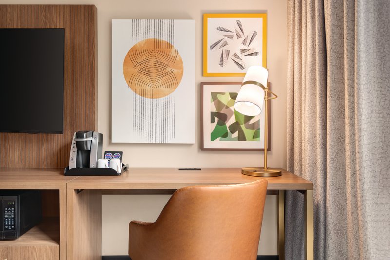 Holiday Inn and Suites Vancouver Downtown