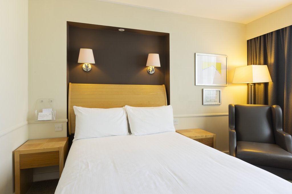Holiday Inn Express GLASGOW AIRPORT - Tap to explore photos