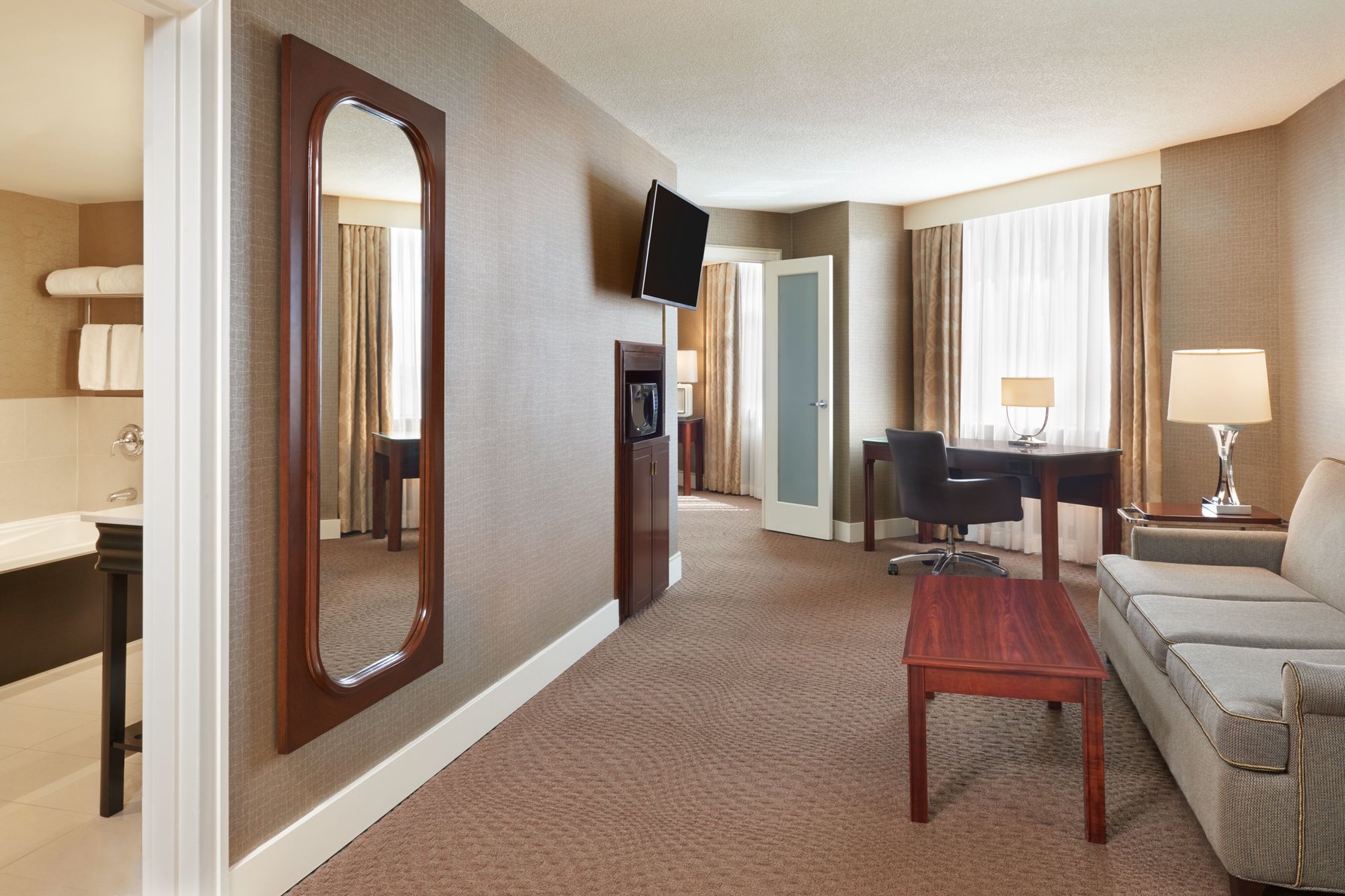 Sheraton Parkway Toronto North Hotel & Suites - Tap to explore photos