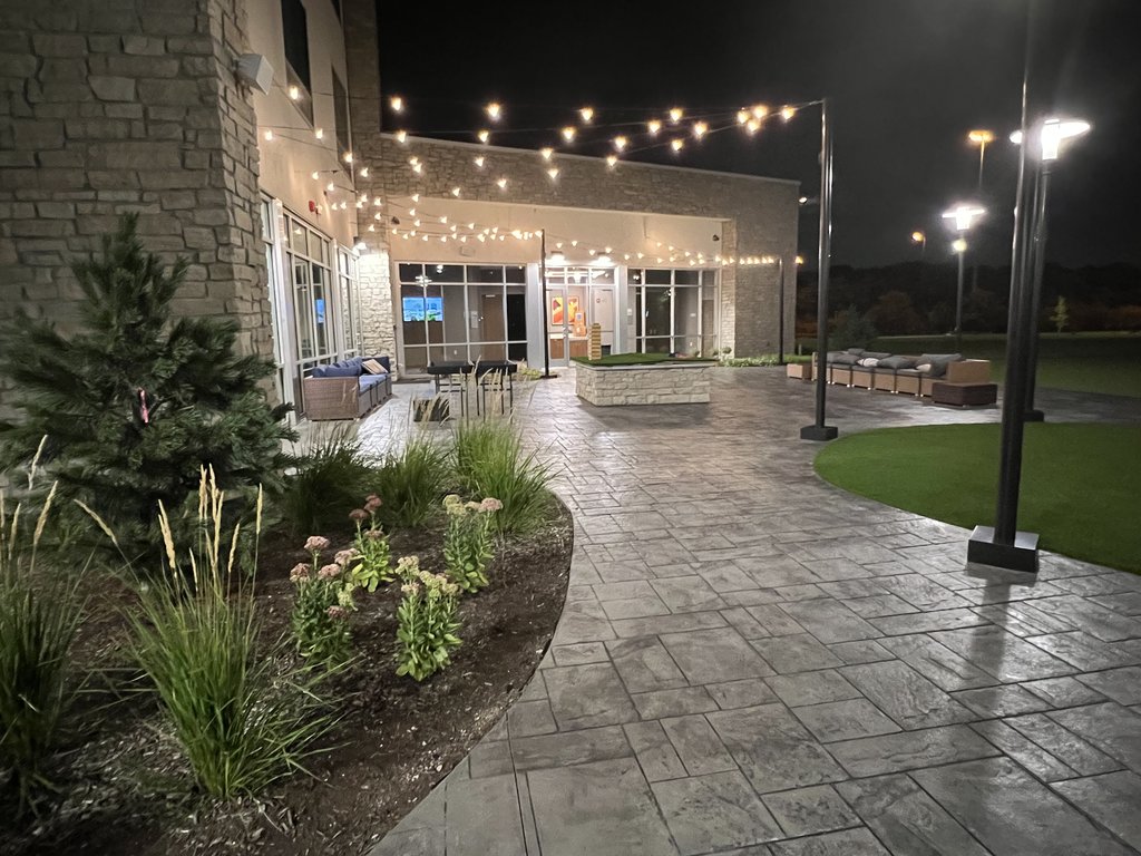 Holiday Inn Express & Suites CHICAGO SCHAUMBURG - Tap to explore photos