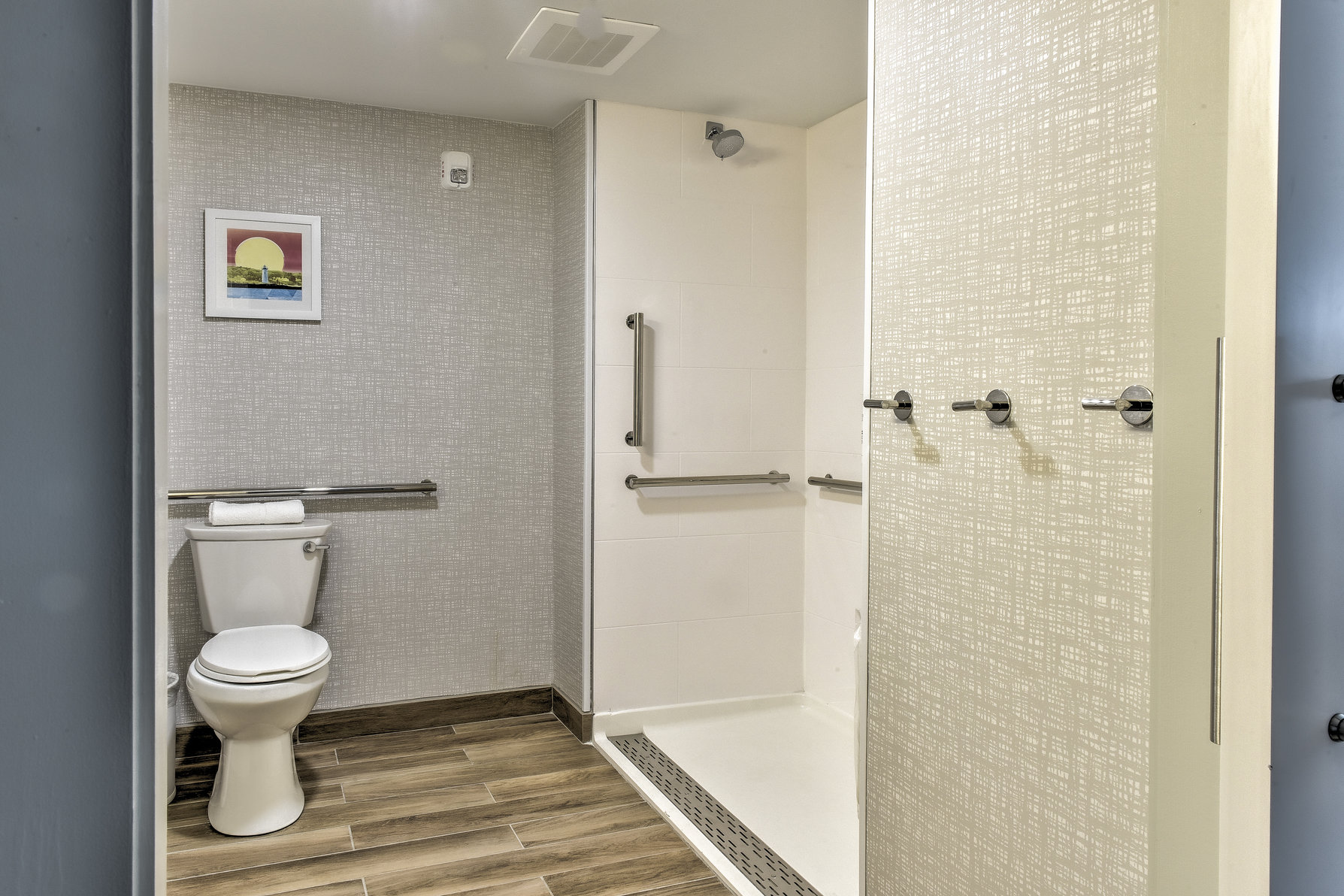 Hampton Inn & Suites Keene - Tap to explore photos