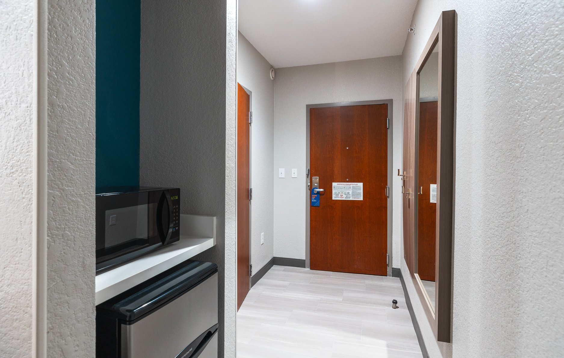 Holiday Inn Express Hotel and Suites Saint Robert - Tap to explore photos