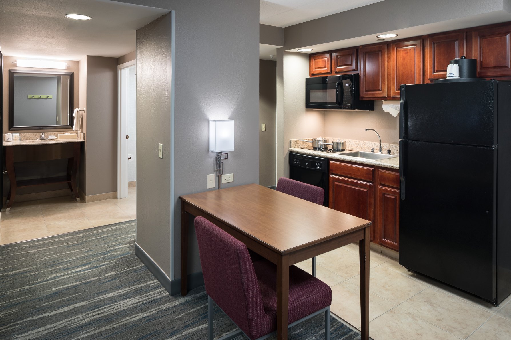 Hampton Inn & Suites by Hilton Chicago-North Shore/Skokie - Tap to explore photos