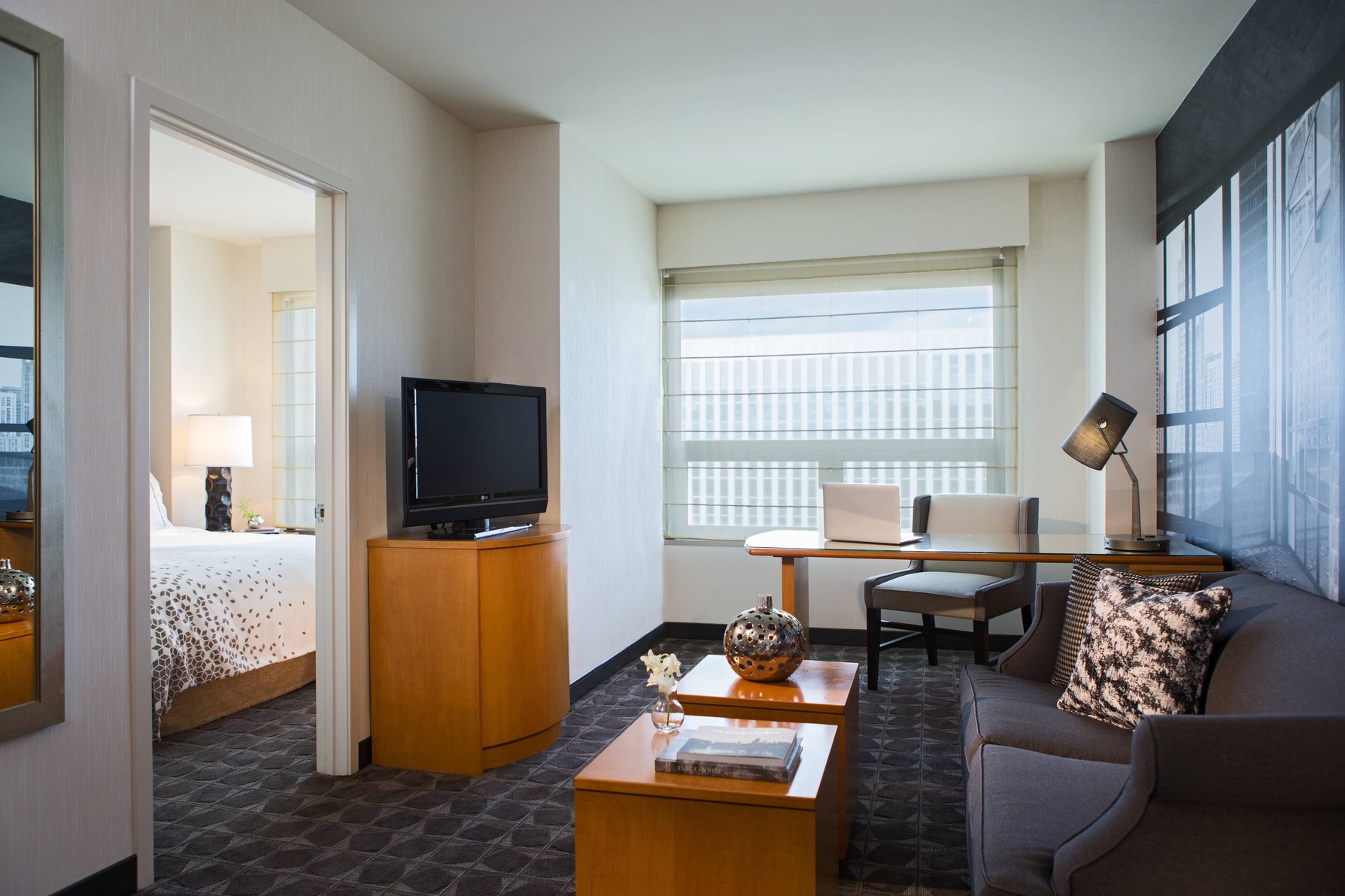 Renaissance Chicago O'Hare Suites Hotel by Marriott - Tap to explore photos
