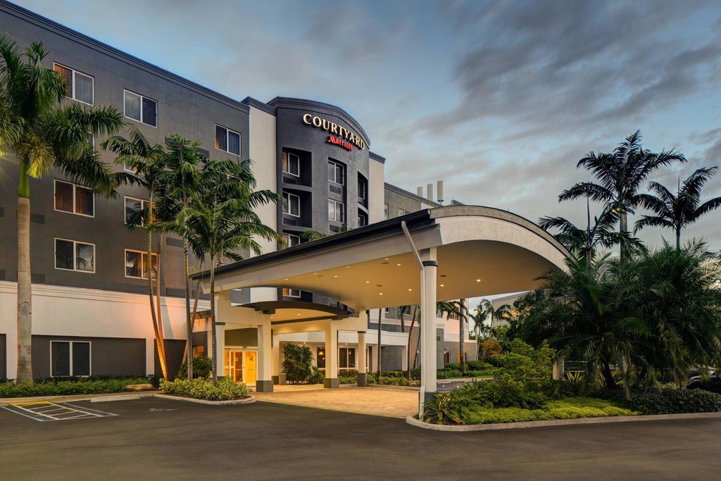 Courtyard by Marriott Miami West/ FL Turnpike - Tap to explore photos