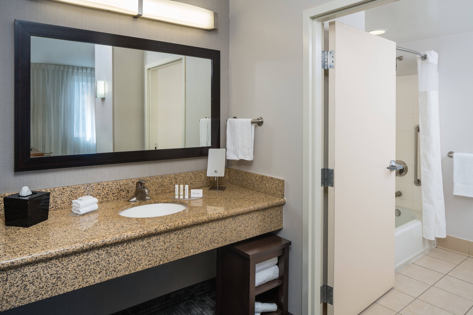 Courtyard by Marriott Miami West/ FL Turnpike - Tap to explore photos
