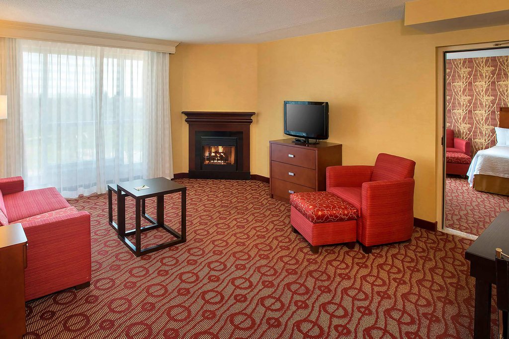 Courtyard Niagara Falls by Marriott - Tap to explore photos