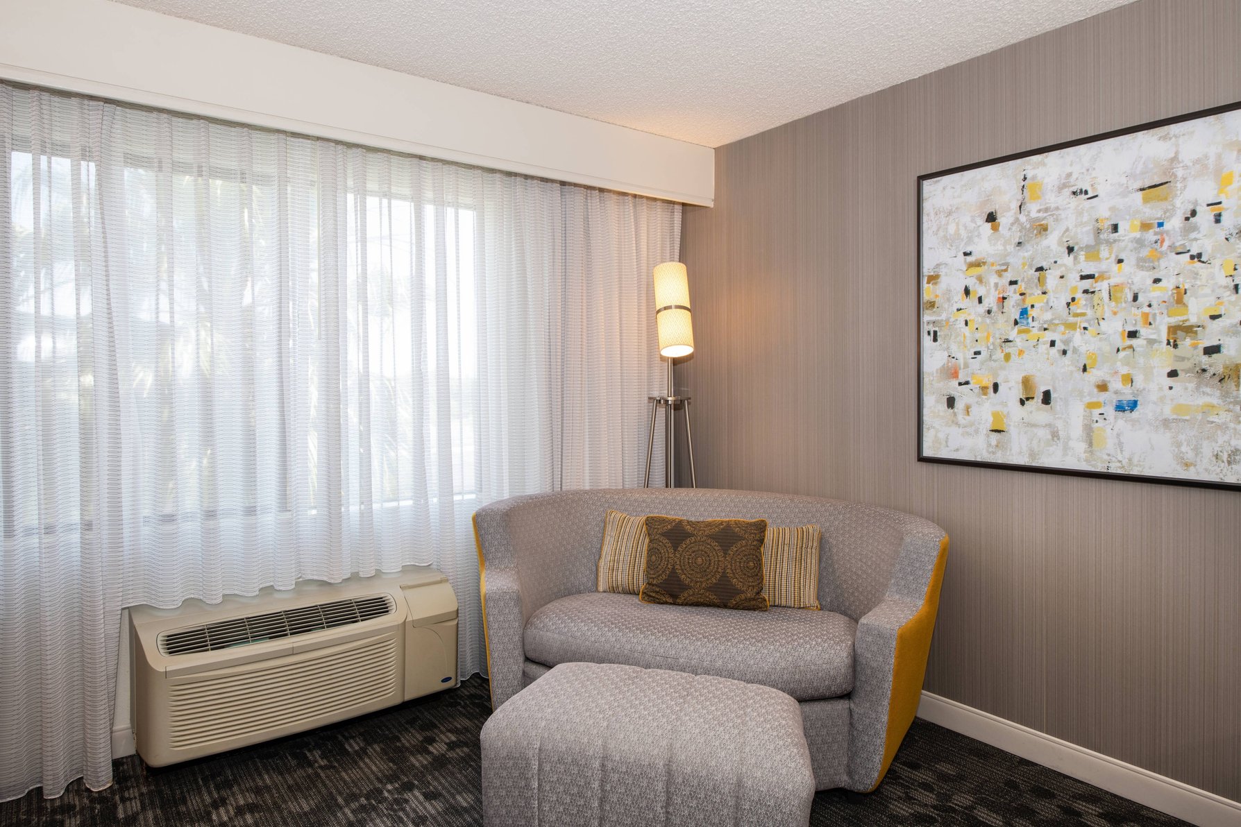 Courtyard by Marriott Newark Silicon Valley - Tap to explore photos