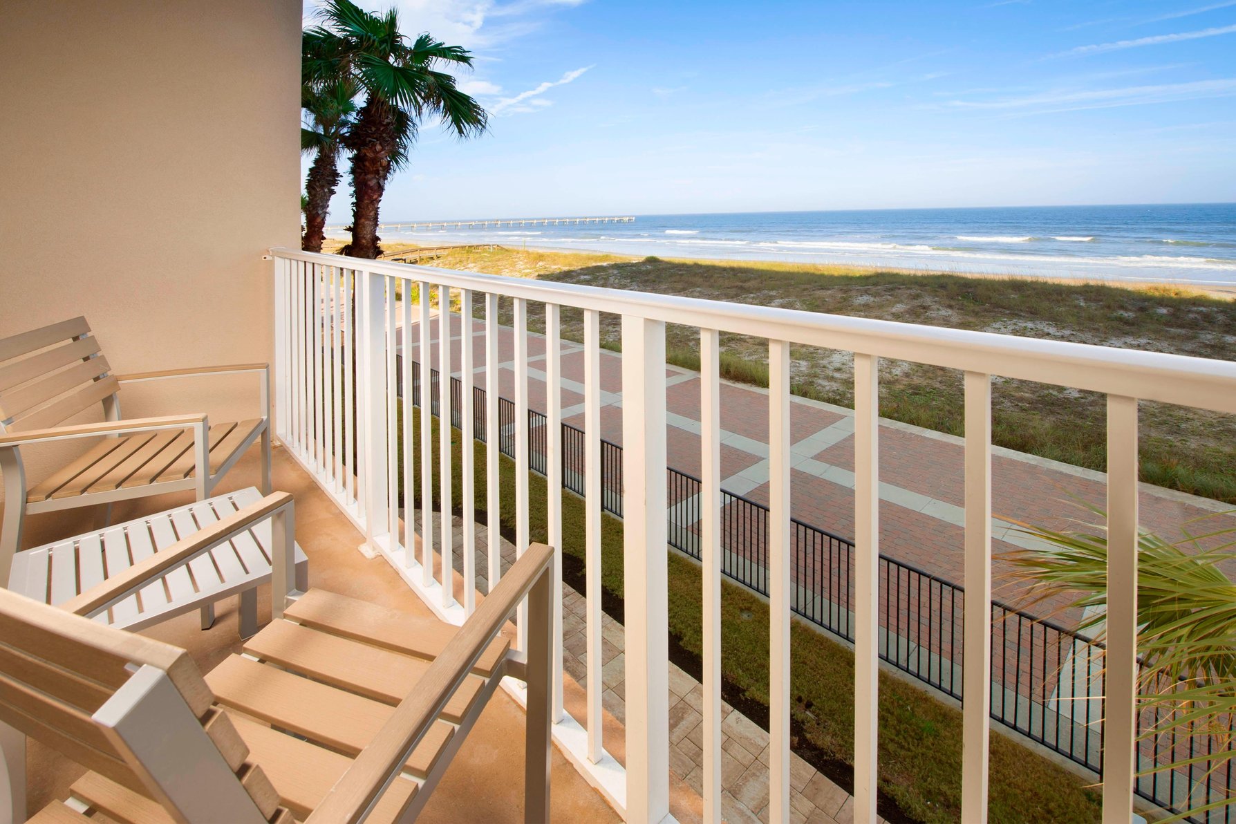 Four Points by Sheraton Jacksonville Beachfront - Tap to explore photos