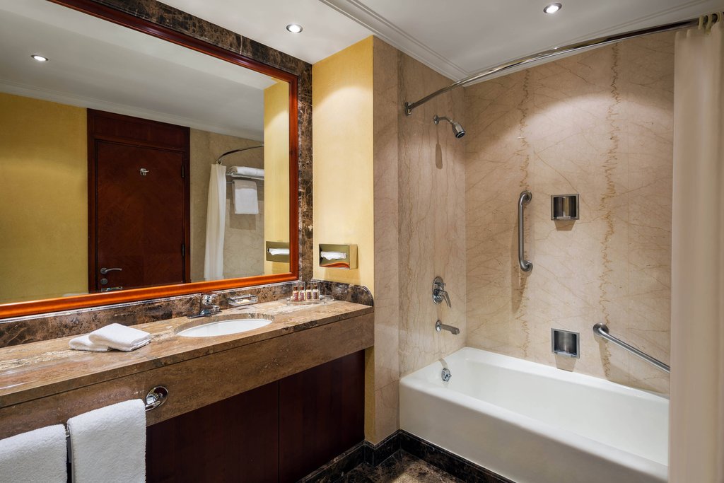 Sheraton Dammam Hotel & Convention Centre - Tap to explore photos
