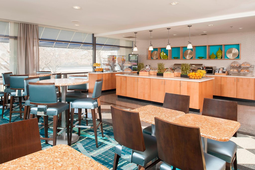 SpringHill Suites Chicago O'Hare by Marriott - Tap to explore photos