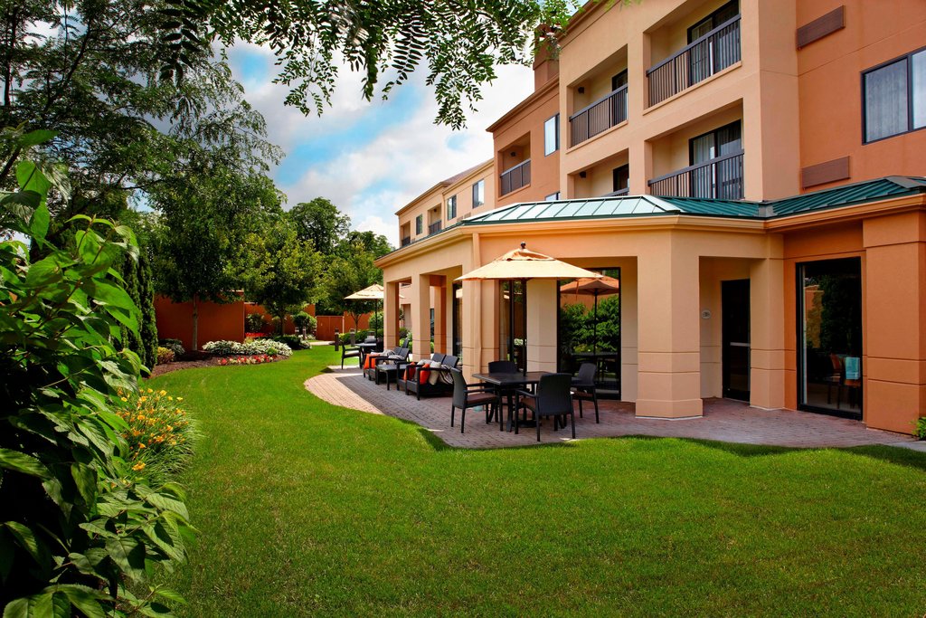 Courtyard by Marriott Newark Granville - Tap to explore photos
