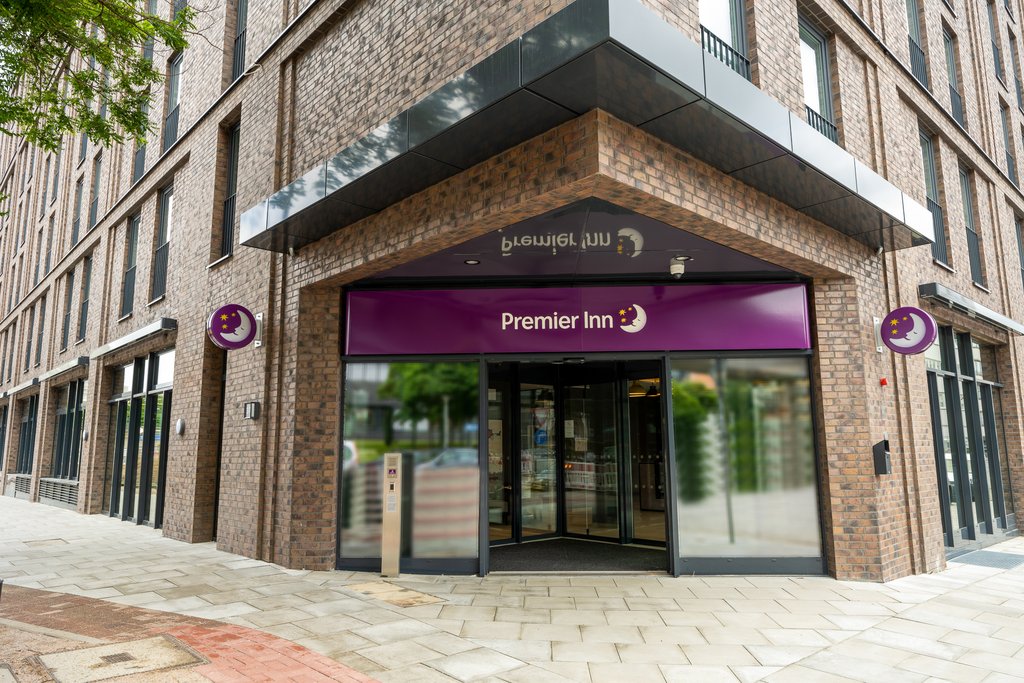 Premier Inn Hamburg City Klostertor - Tap to explore photos