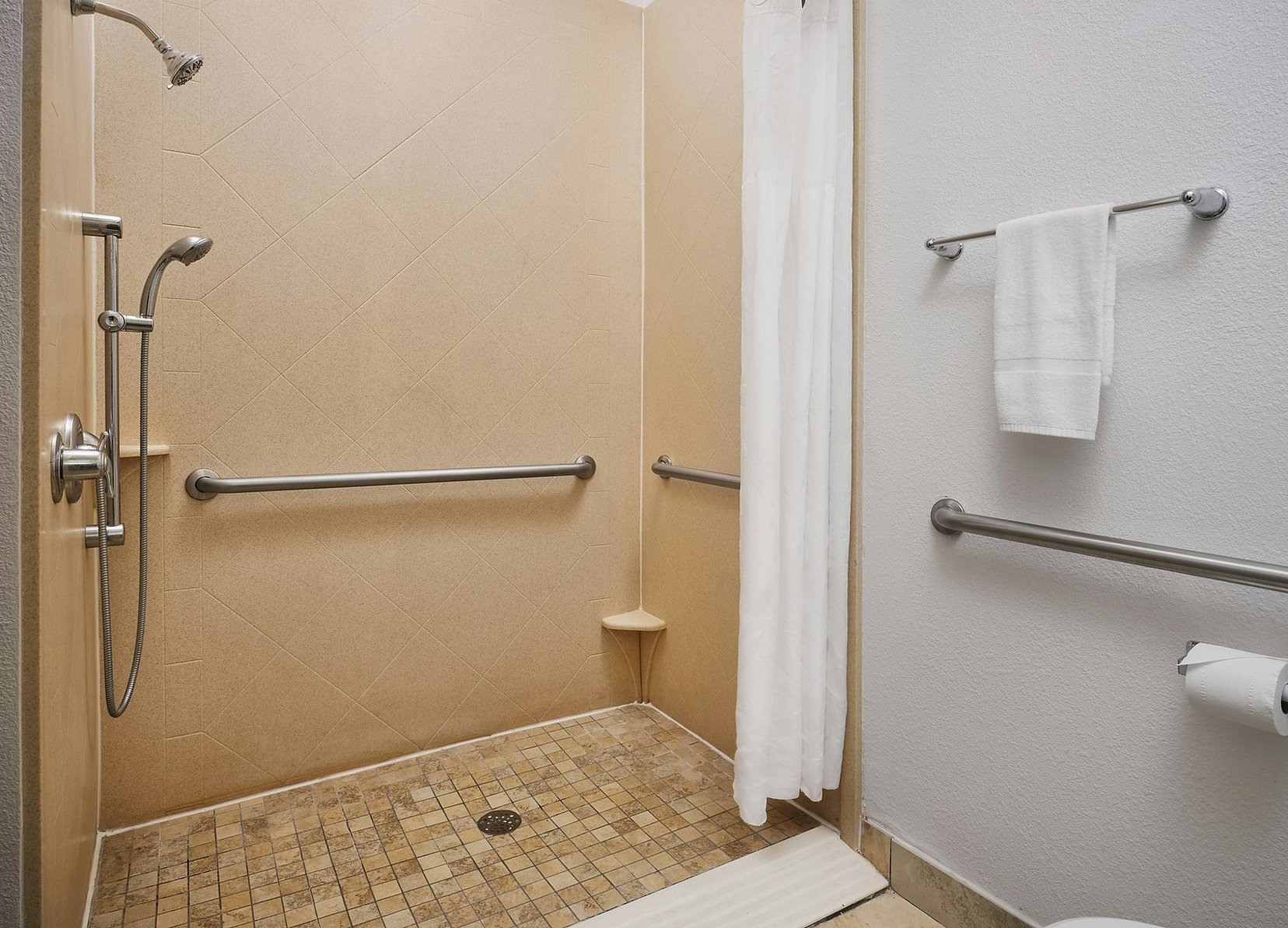 Hampton Inn Covington - Tap to explore photos