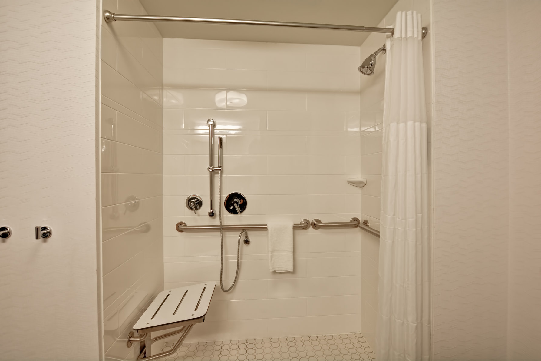 Hampton Inn by Hilton Atlanta Kennesaw - Tap to explore photos