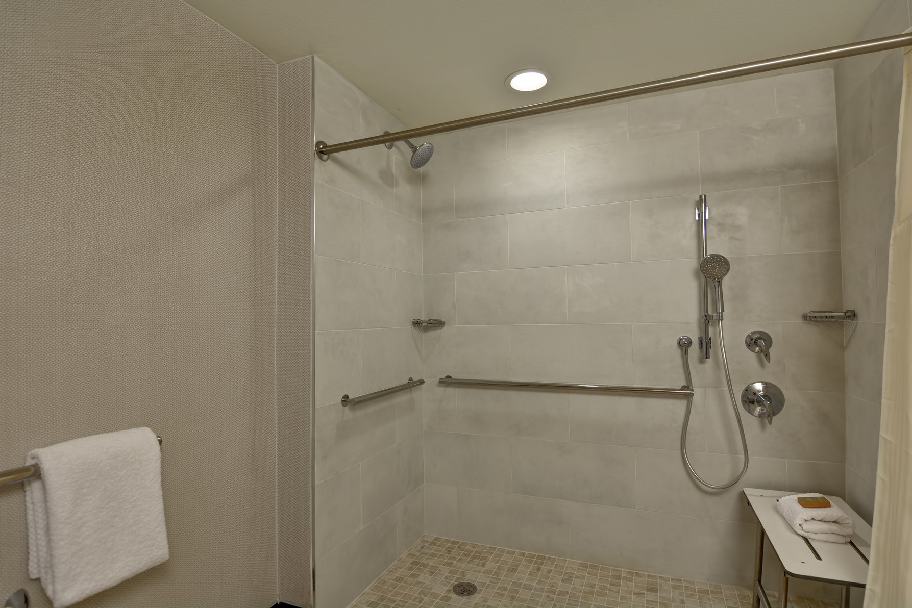 DoubleTree by Hilton Hotel Baton Rouge - Tap to explore photos
