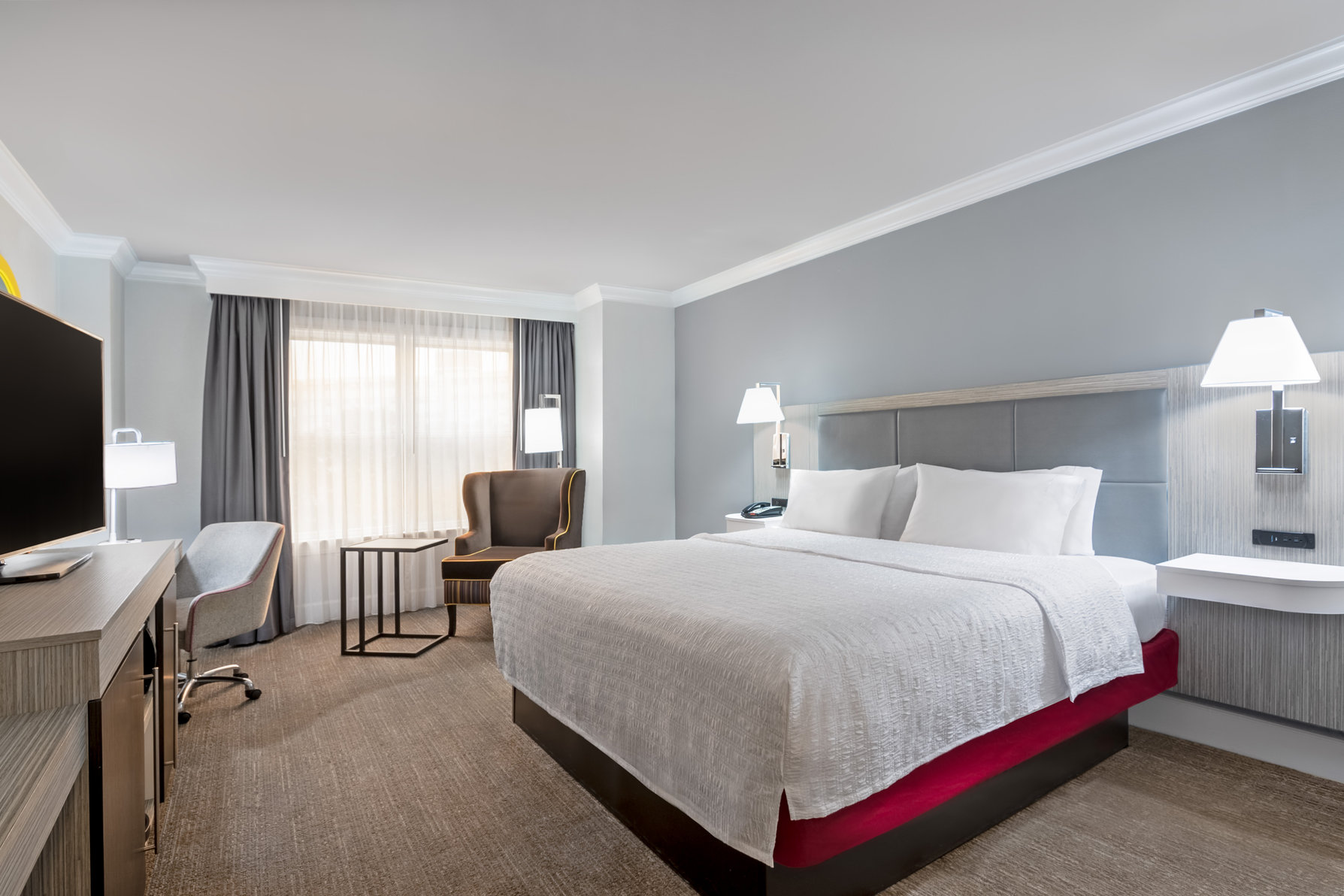 Hampton Inn & Suites by Hilton Stamford - Tap to explore photos