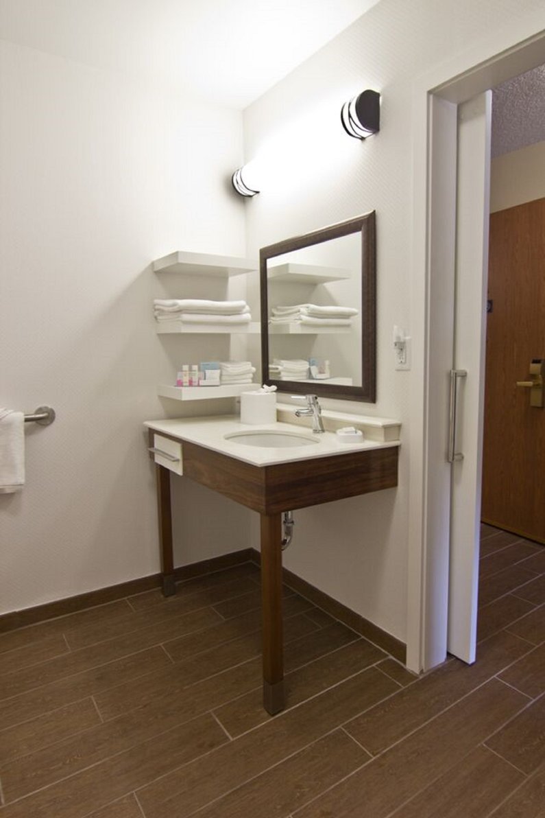 Hampton Inn & Suites by Hilton Chillicothe - Tap to explore photos