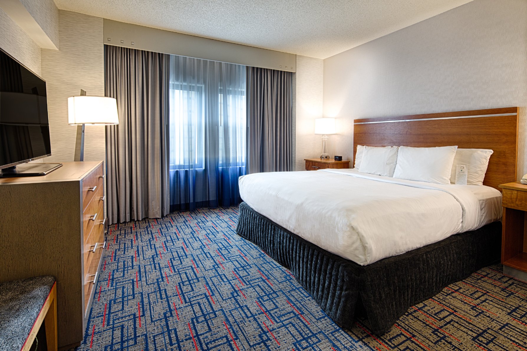 Embassy Suites Chicago - O'Hare Rosemont - Tap to explore photos