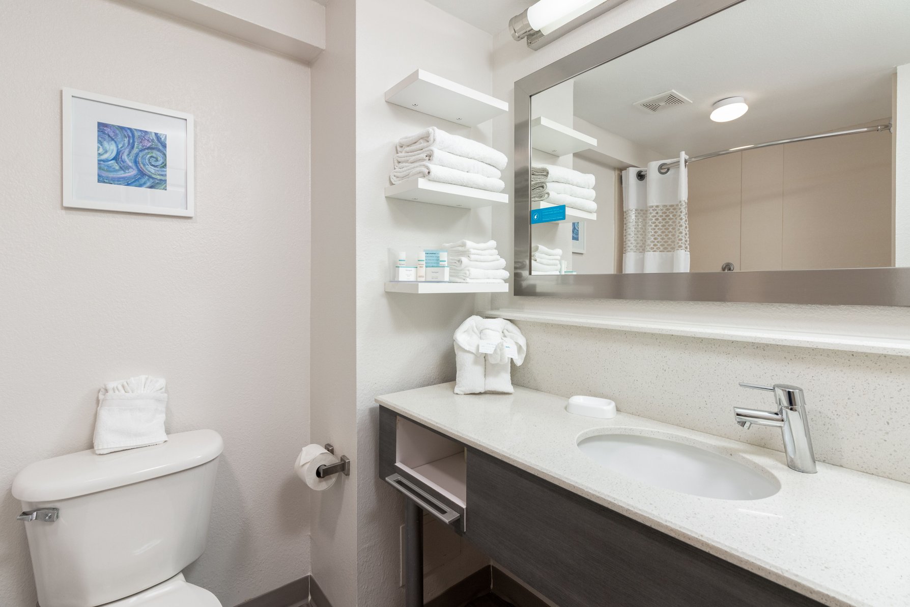 Hampton Inn by Hilton Daytona Shores-Oceanfront - Tap to explore photos