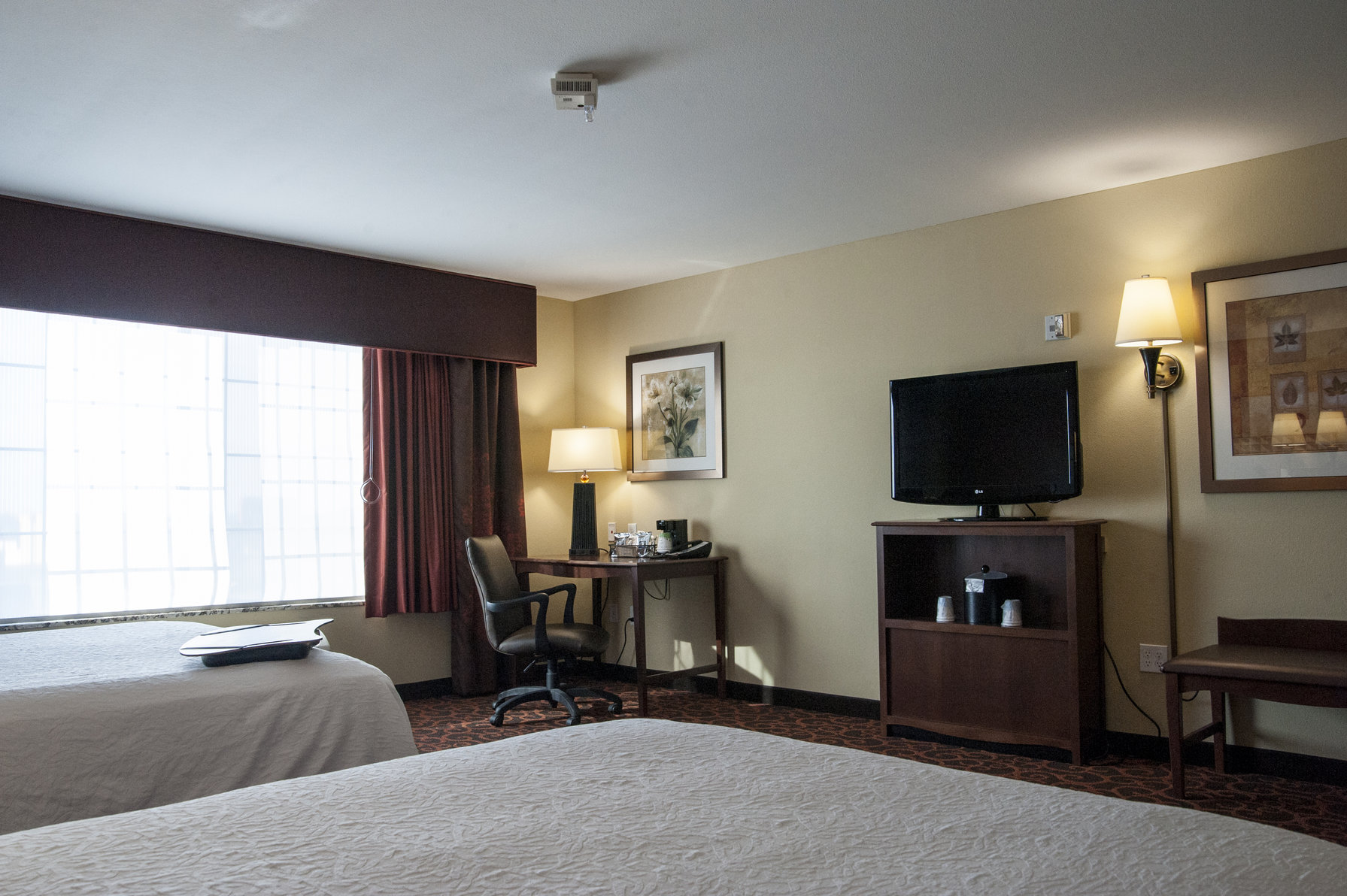 Hampton Inn and Suites Watertown - Tap to explore photos