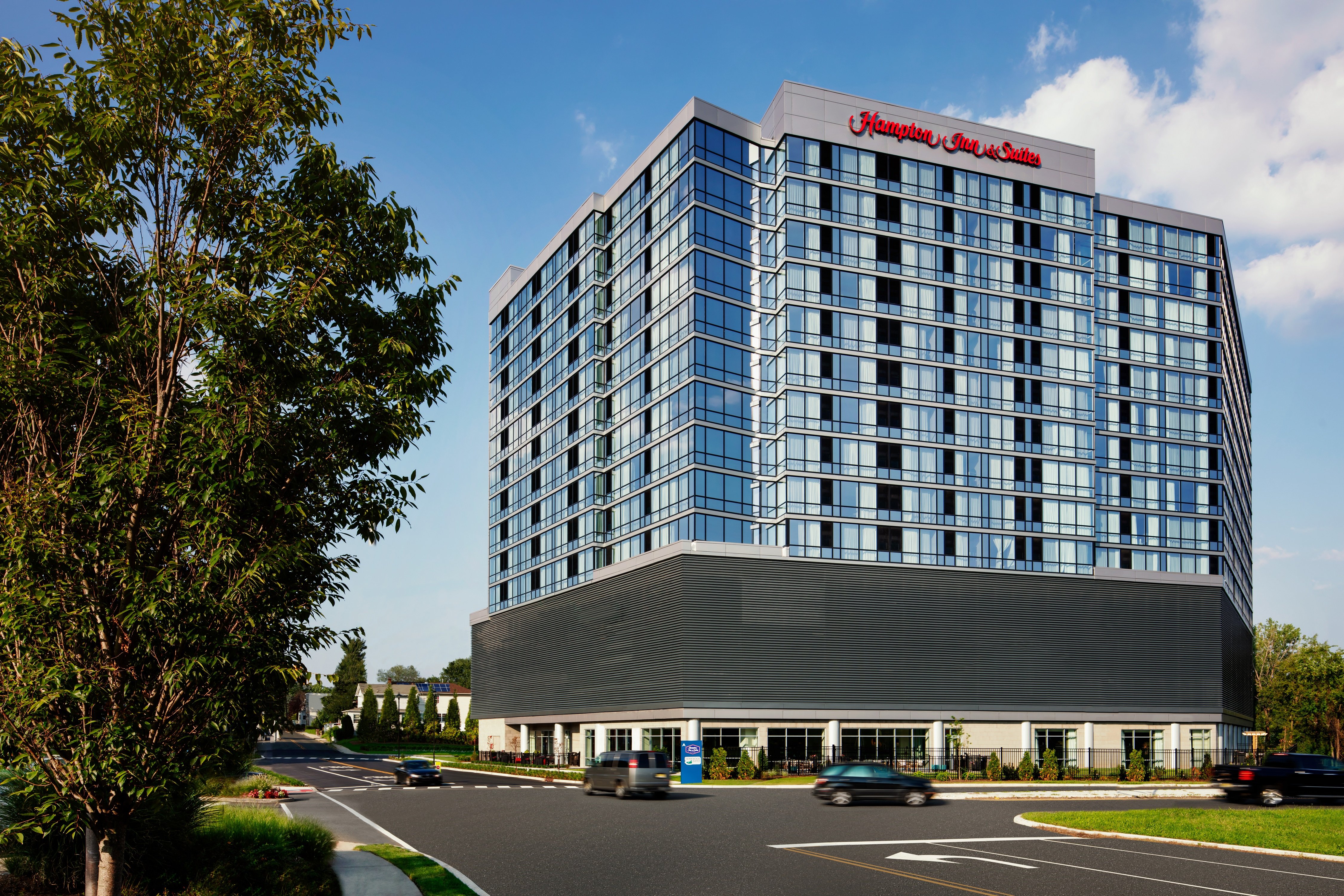 Hampton Inn & Suites Teaneck Glenpointe