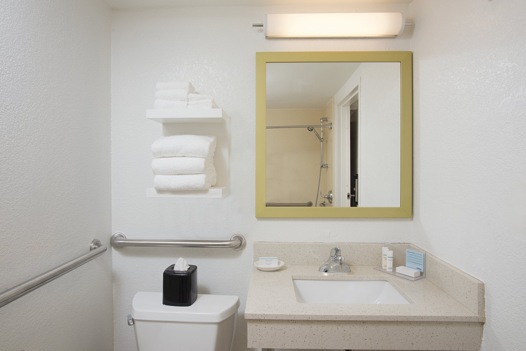Hampton Inn Hilton Head - Tap to explore photos