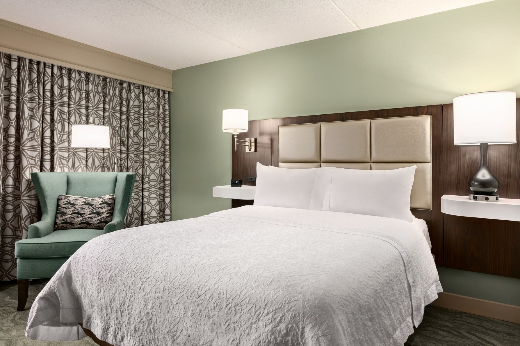 Hampton Inn by Hilton Richmond-North/Ashland - Tap to explore photos