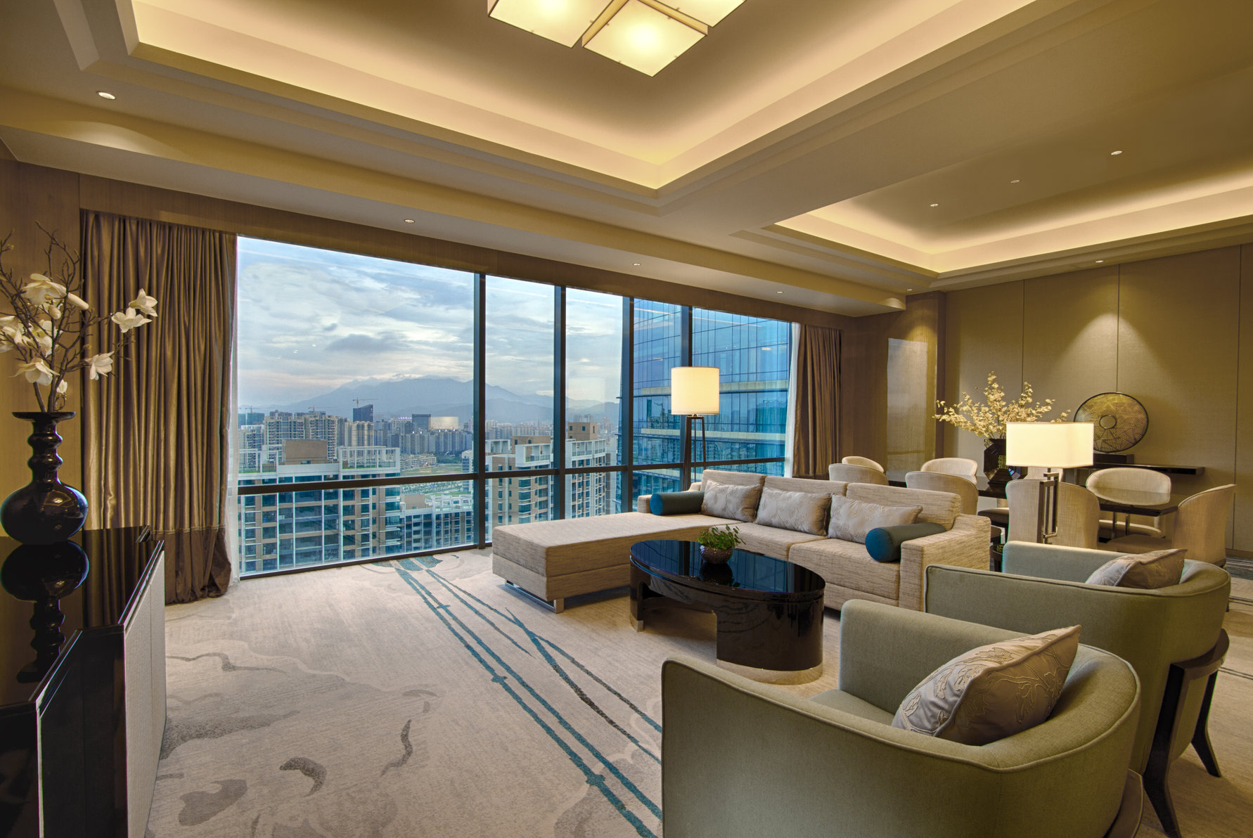 DoubleTree by Hilton Heyuan - Tap to explore photos