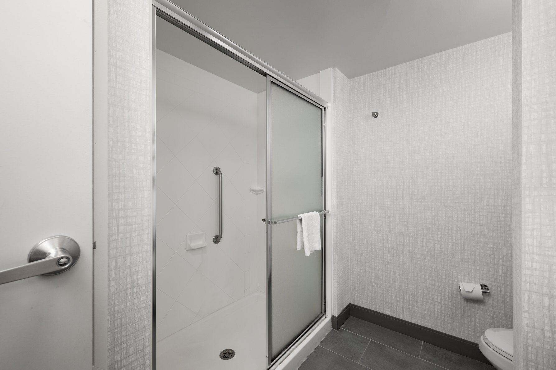 Hampton Inn And Suites Cape Cod West Yarmouth - Tap to explore photos