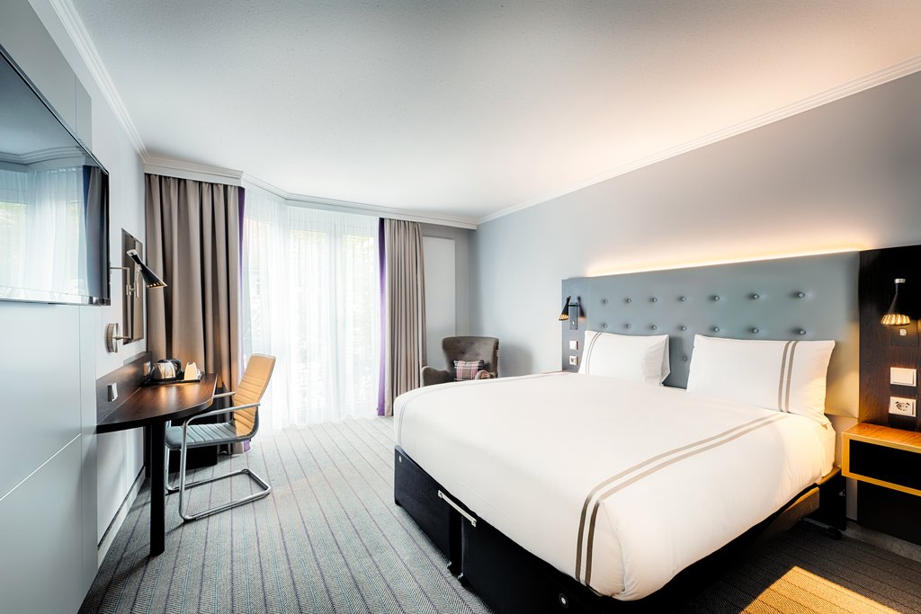 Premier Inn Stuttgart Bad Cannstatt - Tap to explore photos