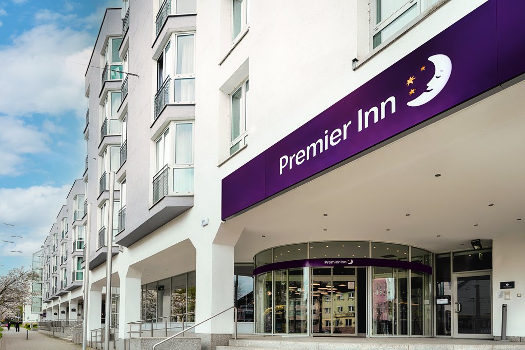 Premier Inn Stuttgart Bad Cannstatt - Tap to explore photos