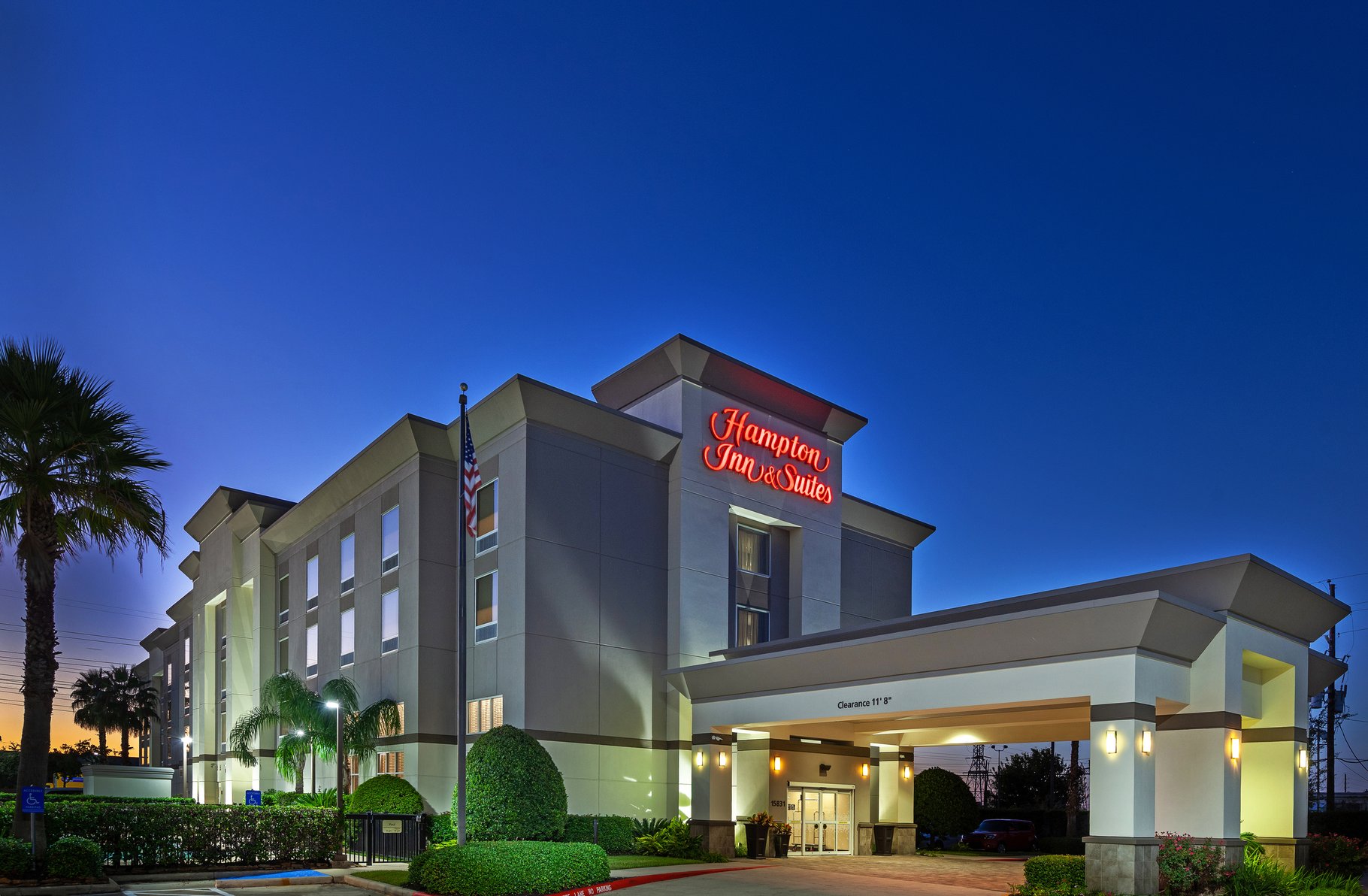 Hampton Inn & Suites Houston-Bush Intercontinental Airport - Tap to explore photos