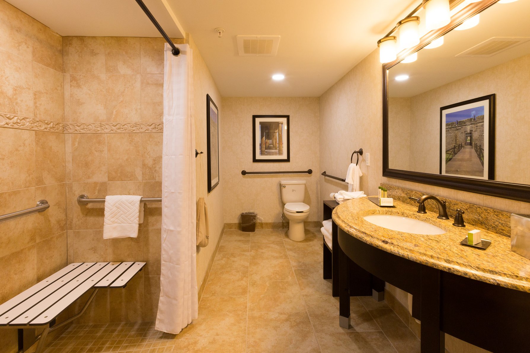 DoubleTree by Hilton St. Augustine Historic District - Tap to explore photos
