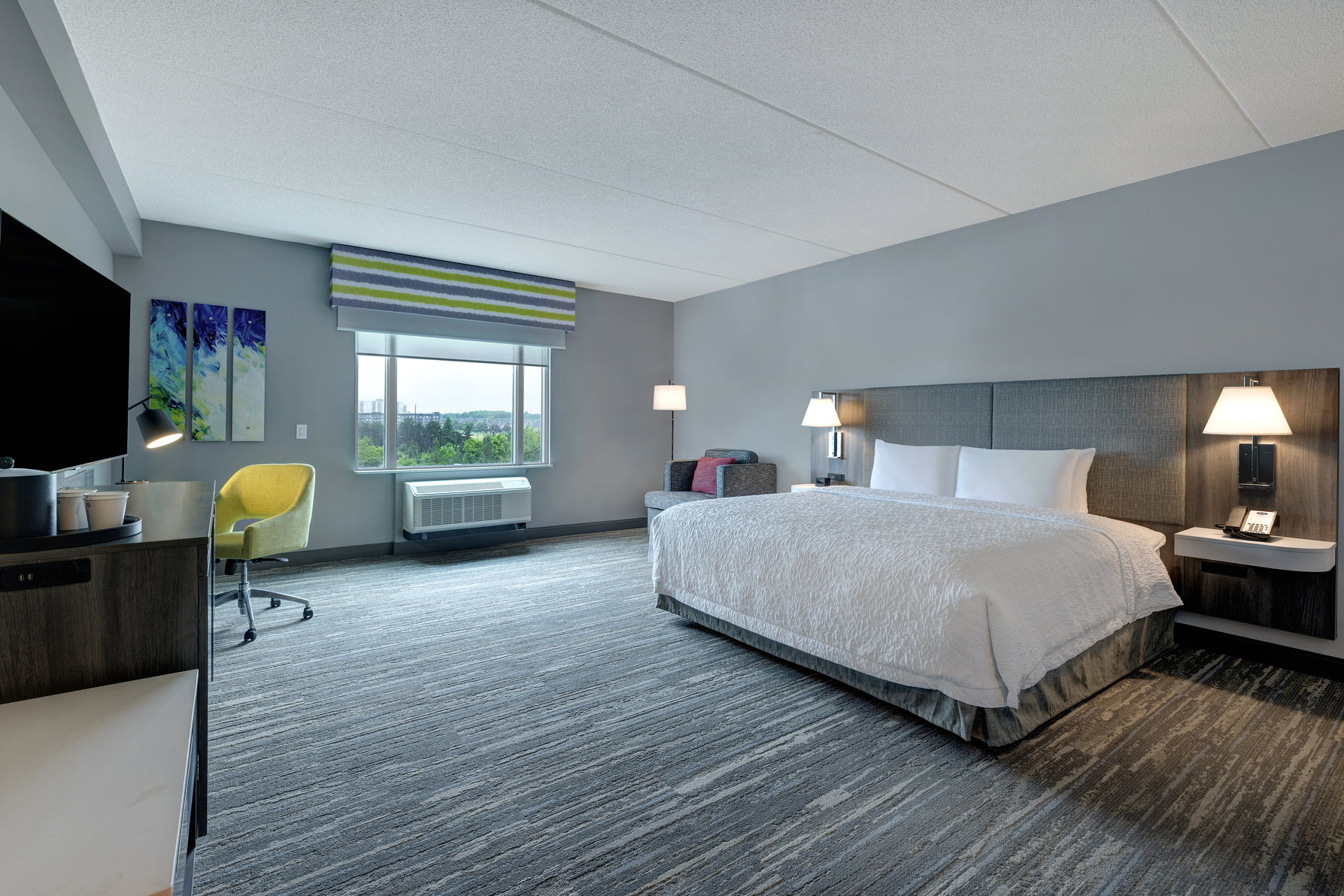 Hampton Inn & Suites by Hilton Burlington Toronto - Tap to explore photos