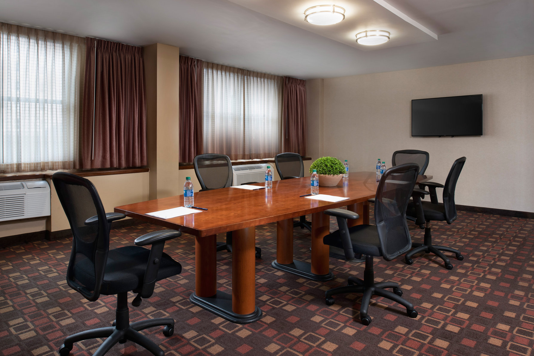 DoubleTree by Hilton Memphis Downtown – Memphis, TN