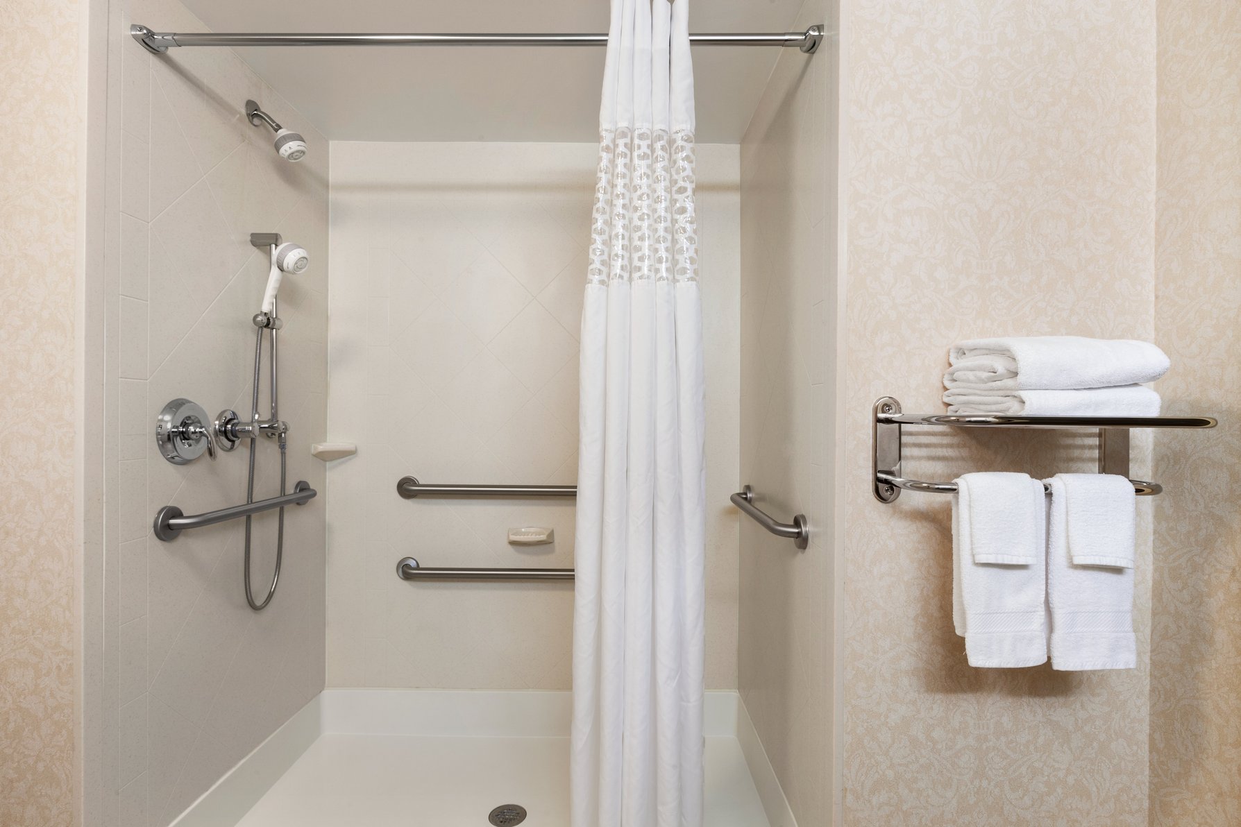 Hampton Inn Warrenton - Tap to explore photos