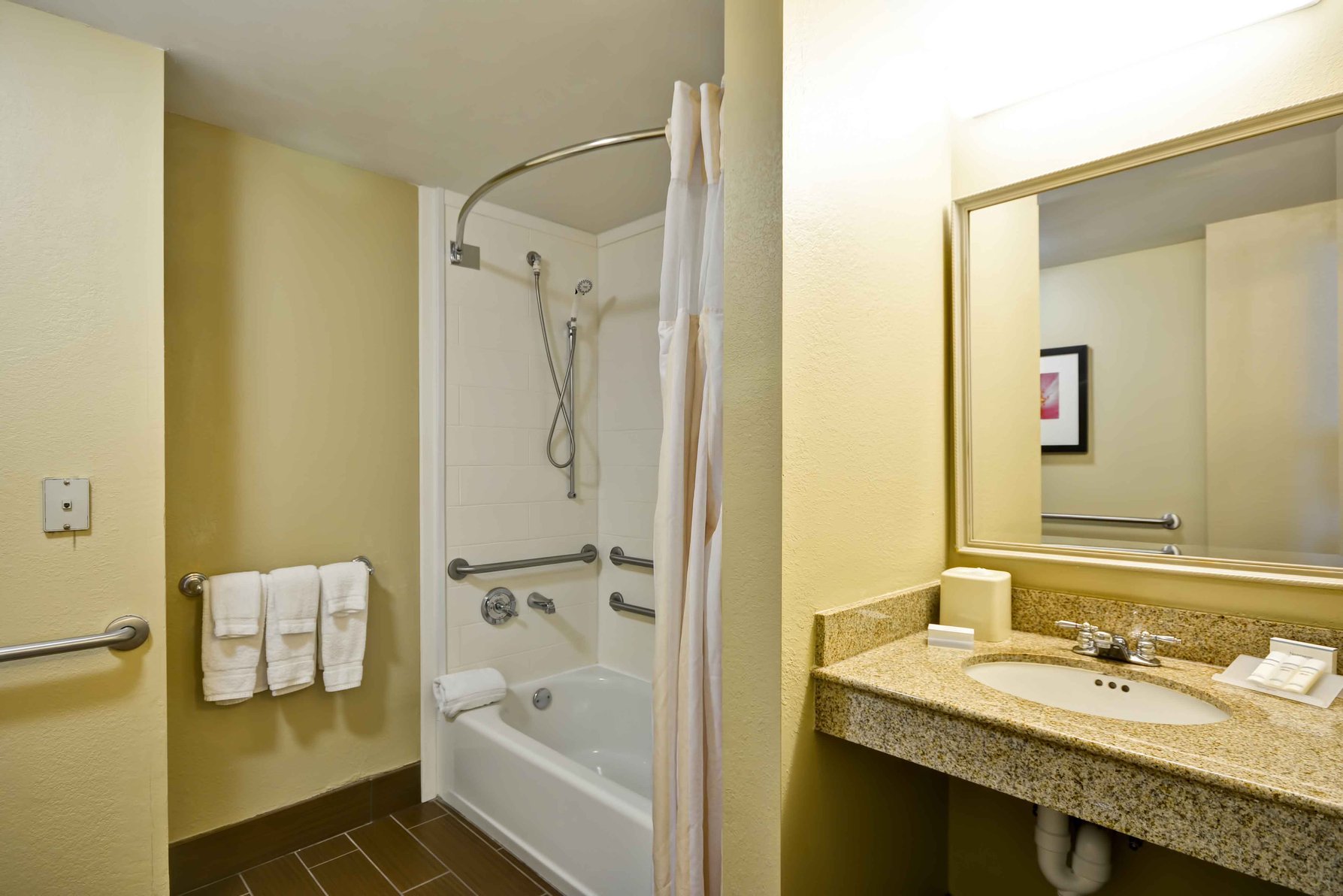Hilton Garden Inn Ft Myers - Tap to explore photos