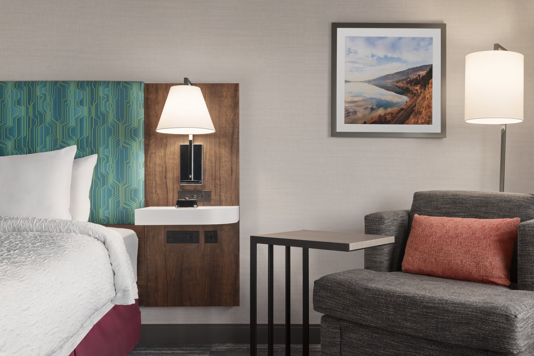 Hampton Inn & Suites Kelowna, British Columbia, Canada - Tap to explore photos