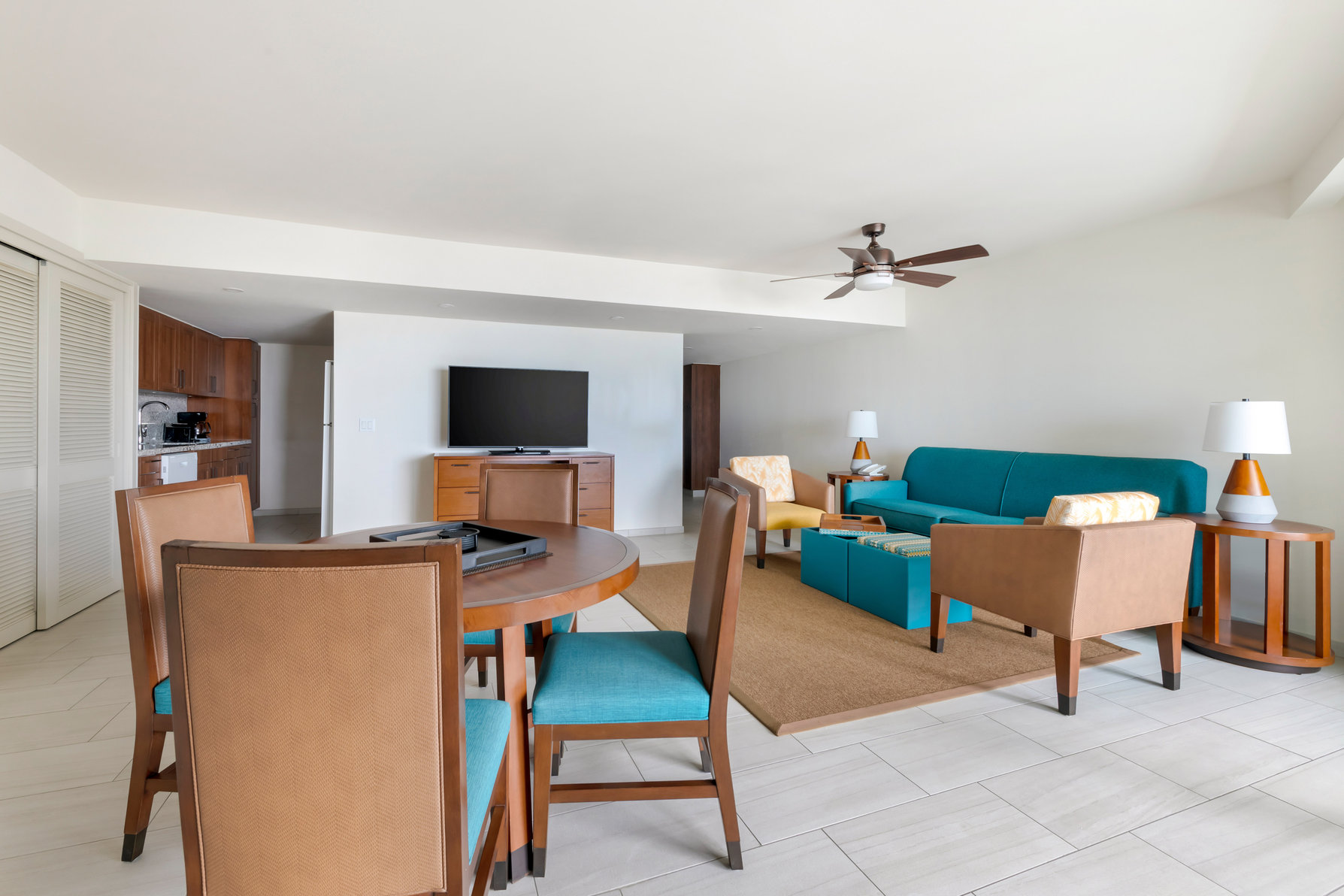 Hilton Vacation Club Royal Palm St. Maarten - Tap to explore photos