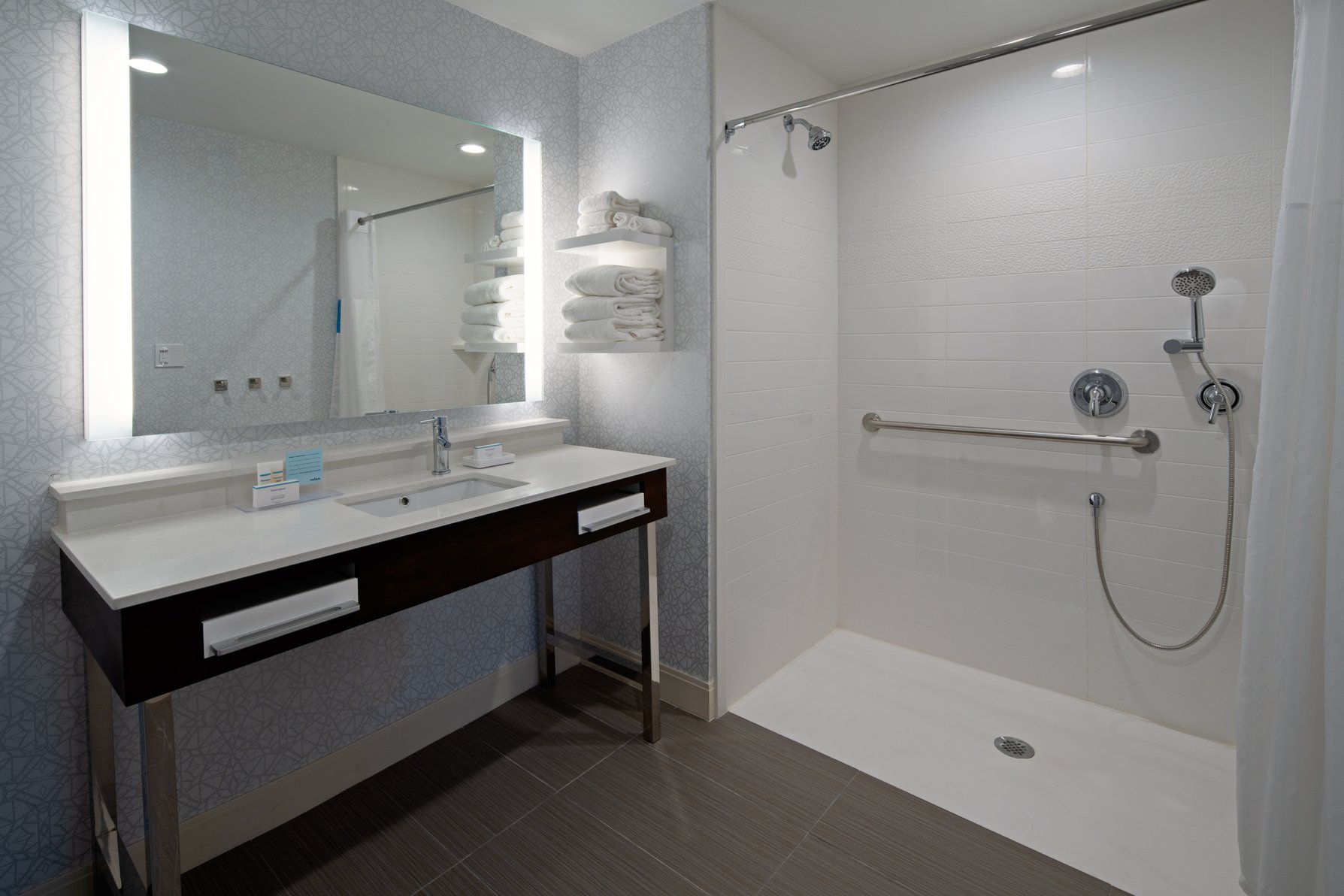 Hampton Inn & Suites - Gilroy, CA - Tap to explore photos