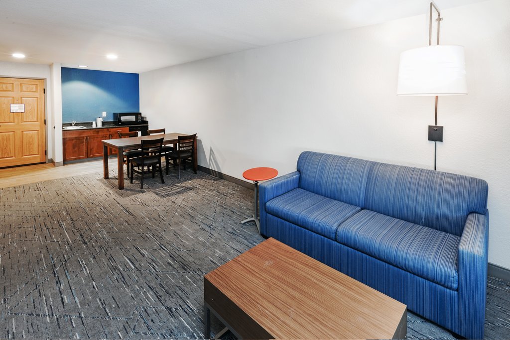 Holiday Inn Express Hotel & Suites Tulsa South Broken Arrow Highway 51 - Tap to explore photos