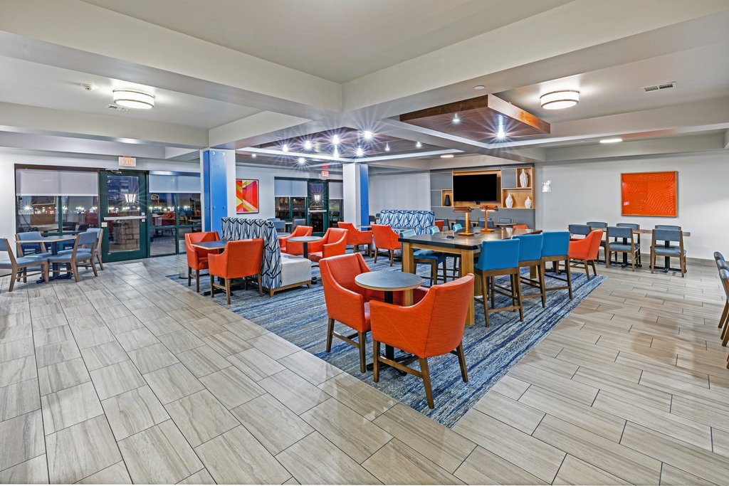 Holiday Inn Express Hotel & Suites Tulsa South Broken Arrow Highway 51 - Tap to explore photos