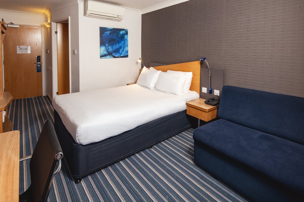 Holiday Inn Express SOUTHAMPTON - WEST - Tap to explore photos