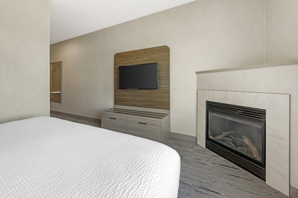 Holiday Inn Express & Suites ASTORIA - Tap to explore photos