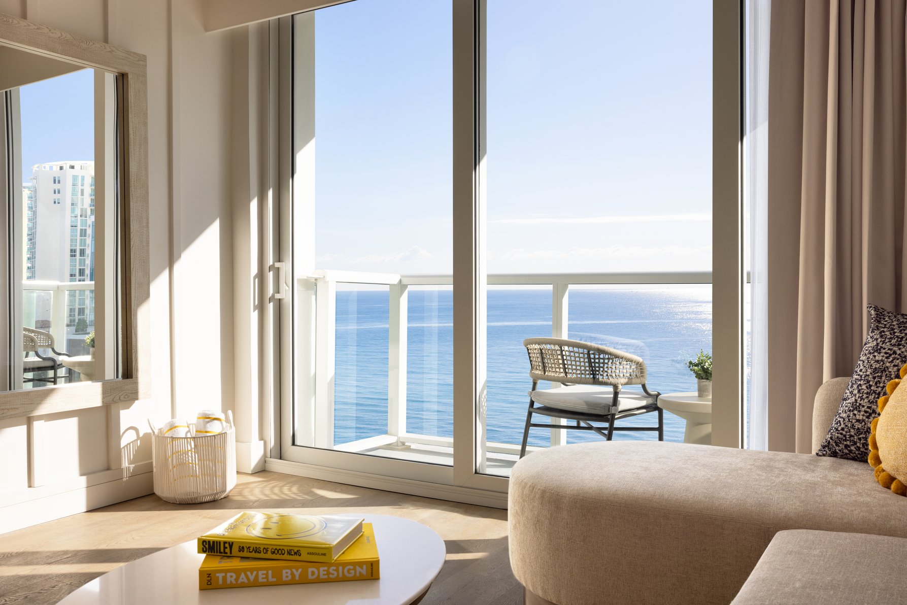 The Sunny Miami Sunny Isles Beach, Curio Collection by Hilton - Tap to explore photos