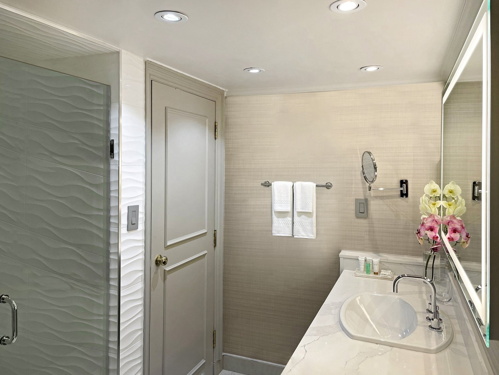Crowne Plaza TORONTO - NORTH YORK by IHG - Tap to explore photos