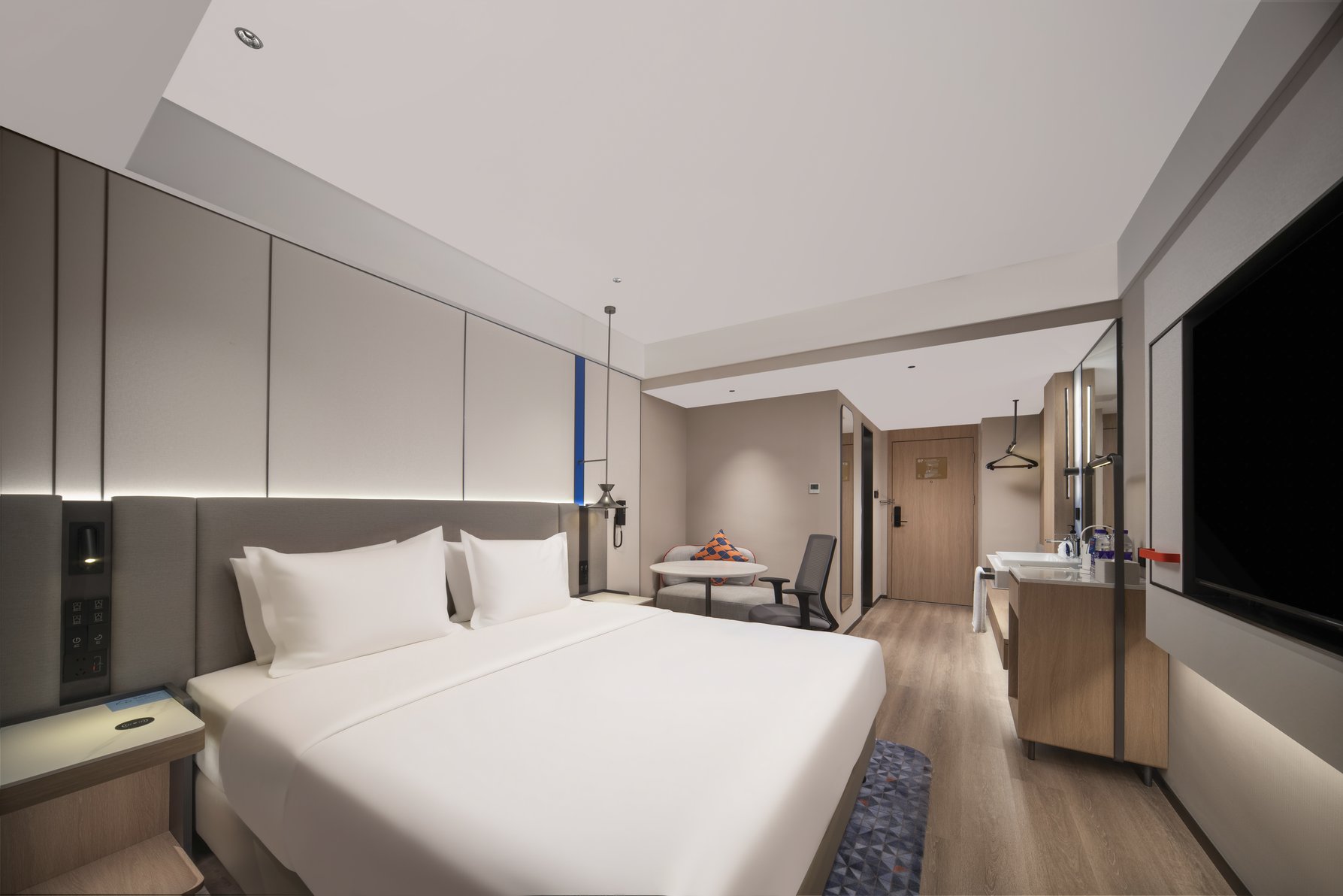 Holiday Inn Express QINGDAO DOWNTOWN by IHG - Tap to explore photos