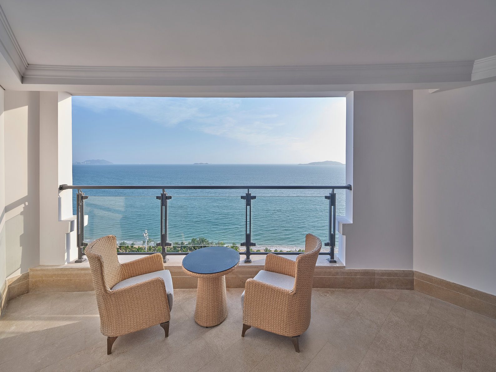 DoubleTree by Hilton Sanya Bay - Tap to explore photos